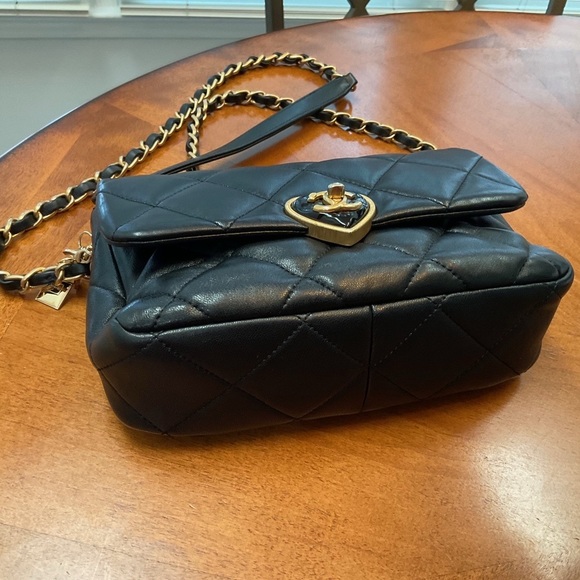 Chanel lambskin Black Quilted Crossbody with Gold Heart Accent AUTHENTIC - Picture 3 of 16